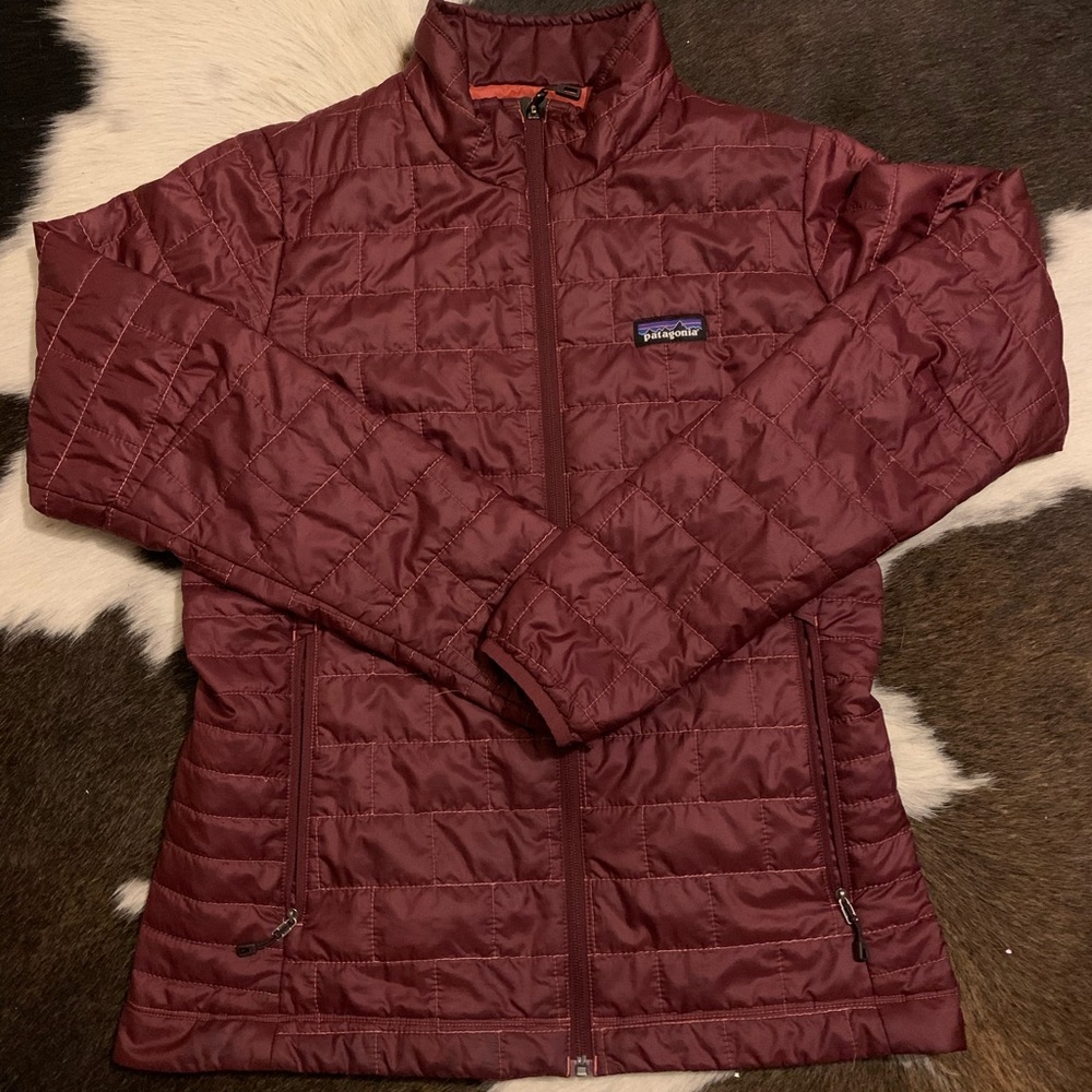 Patagonia//Lightweight MAROON Nano Puff